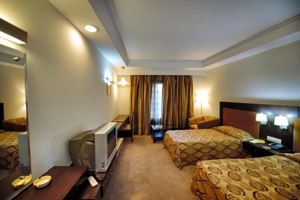 Centaur Hotel New Delhi Exterior foto